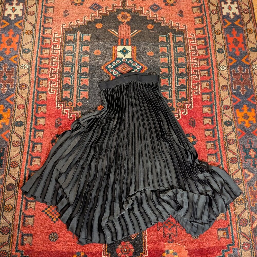 DR2 frilly black pleated black Maxi skirt, elastic waist, XS